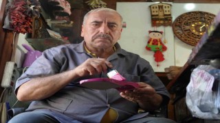 Gaziantepli usta, unutulmaya yüz tutan takunyacılık mesleğini yaşatıyor