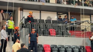 Gaziantep'te iki tribün arasındaki ahşap dekorasyon düştü: 7 yaralı