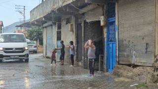 Gaziantepte yaz yağmuru yüzleri güldürdü
