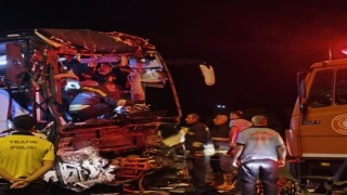 Gaziantepte yolcu otobüsü tırla çarpıştı: 2 ölü, 22 yaralı