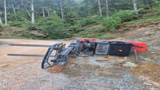 Gazipaşada devrilen forkliftin altında kalan sürücü yaralandı