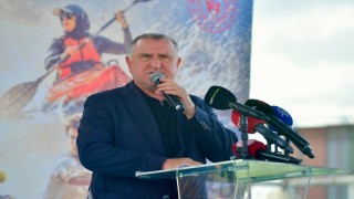 Gençlik ve Spor Bakanı Bak: 12 milyon gencimize yüzme öğrettik