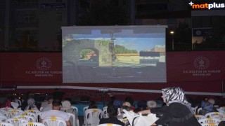 Gezen sinema tırı Çorumda vatandaşlara nostalji yaşattı