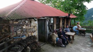 Giresunda 70 yıllık kahvehaneyi yaşatan Osman Koyun hayatını kaybetti