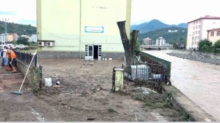 Giresunda sel suları çekildi, geriye çamuru kaldı
