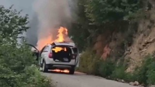 Giresunda seyir halindeki otomobil alevlere teslim oldu: 5 kişilik aile son anda kurtuldu