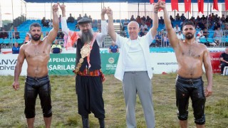 Gökbel Yağlı Pehlivan Güreşleri'nde Başpehlivan Enes Doğan