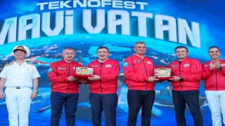 Gölcük Belediye Başkanı Sezere TEKNOFEST Mavi Vatanda plaket takdim edildi