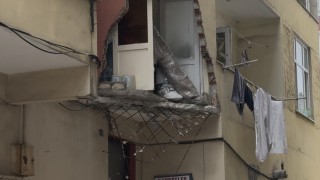 Güngörende 5 katlı binanın balkonu yıkıldı; Bina sakini Deprem oldu sandık dedi