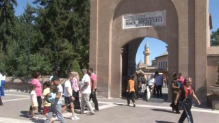 Hacı Bektaş Veli Türbesine ziyaretçi akını