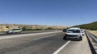 Hafif ticari araç ile otomobil çarpıştı: 5 yaralı