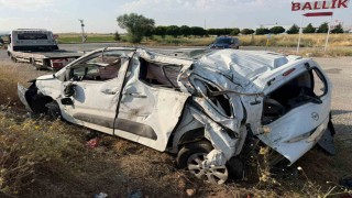 Hafif ticari araç takla attı: 1 ölü, 2 yaralı
