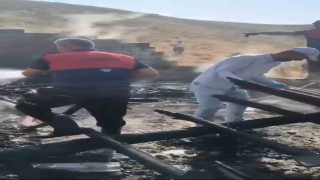 Hakkaride çıkan yangında bir ev kullanılamaz hale geldi