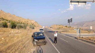 Hasankeyfte kamyon ve otomobil çarpıştı: 2 yaralı