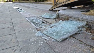 Hatboyu Caddesi vandalların hedefi oldu