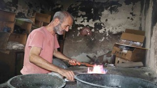 Hem kalaycı hem şair