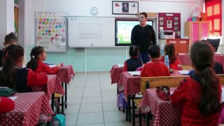 Her ikisi de sözleşmeli öğretmen olan eşlerin aile birliğine bağlı iller arası yer değiştirme duyurusu yayımlandı