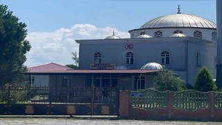 Hırsızlar camiden bağış kutusunu çaldı