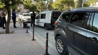 Husumetlisini sokak ortasında bıçaklayarak öldürdü: Saldırı anı kamerada