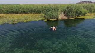 Iğdırda sıcak hava vatandaşları Karasu Sazlığına çekiyor