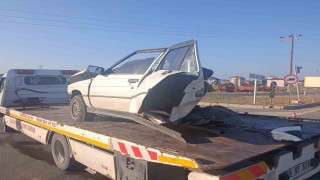 İkiye bölünen otomobilden sağ çıktı