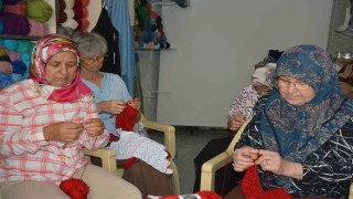 İlmek ilmek dev Türk bayrağı ördüler