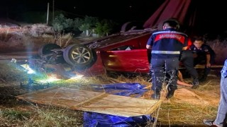 İnegölde otomobil şarampole yuvarlandı: 3 yaralı