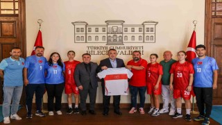 İşitme Engelliler Genç Kız Futsal Milli Takımı, Bilecikte kampa girdi