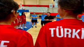 İşitme Engelliler Genç Kız Futsal Milli Takımı kampı Bilecikte başladı