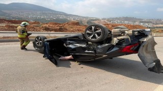 İskenderunda otomobil ters döndü: 4 yaralı