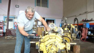 Ispartada 10 yaşında şantiyelerdeki iş makinelerinin yanında başladığı mesleğini yarım asırdır sürdürüyor