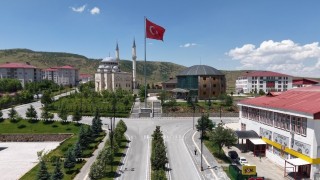 İstanbulda eğitim ve 50 bin TLlik burs, Bitlisi köklü üniversitelerin önüne geçirdi
