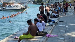 İstanbulda sıcak hava etkili oldu: Park ve sahiller doldu taştı