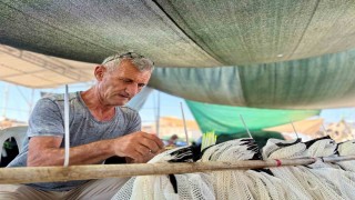 İzmirde balıkçılar yeni av sezonu için gün sayıyor