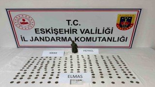 Jandarma tarihi eser değerinde 1 elmas, 1 heykel ve 194 bronz sikke ele geçirdi, şüpheli tutuklandı