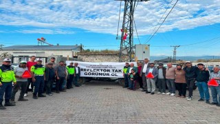 Jandarma trafik ekiplerinden Reflektör tak, görünür ol uygulaması
