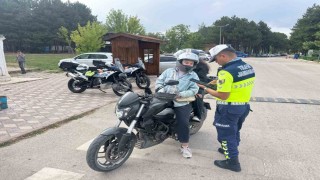Jandarmadan motosiklet sürücüsü denetimi ve eğitim faaliyeti