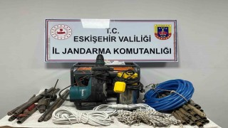 Kaçak kazı yapan 5 şüpheli suçüstü yakalandı