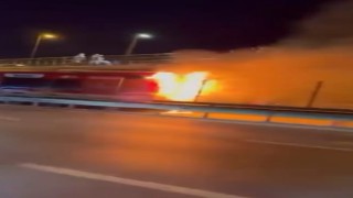 Kağıthanede metrobüs alevlere teslim oldu, yolcular tahliye edildi