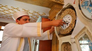 Kahramanmaraştaki Beyazıtlı Camiinin duvarındaki tarihi saat zamana tanıklık ediyor