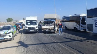 Kamyon, kamyona arkadan çarptı, 5 kilometre araç kuyruğu oluştu
