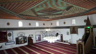 Kanuni Sultan Süleymanın damadı ve veziri olan Rüstem Paşanın adına yaptırdığı cami, 510 yıldır muhteşem yapısıyla göz kamaştırıyor