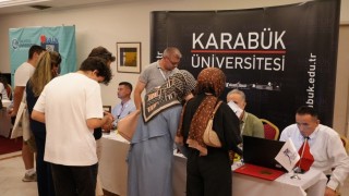 Karabük Üniversitesi tercih günlerinde İzmirde adaylarla buluştu