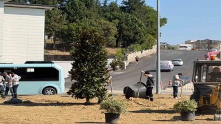 Karabükte 200 ağaç ve süs bitkisi toprakla buluşuyor