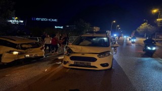 Karabükte hafif ticari araç otomobile çarptı: 7 yaralı