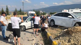 Karabükte iki otomobil çarpıştı: 1i ağır 7 yaralı
