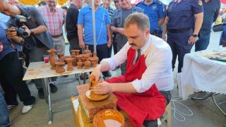 Karacasuda protokolden çömlek şov
