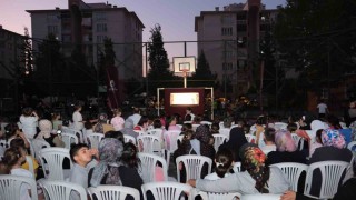 Karagözün Salıncağı ilk gösteriminde çocuklar ve aileler buluştu