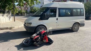 Karamanda minibüsle motosiklet çarpıştı: 2 yaralı