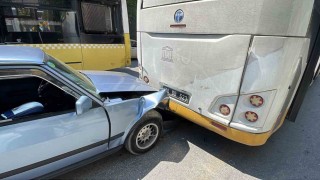 Karamanda otomobil halk otobüsüne çarptı: 1 yaralı